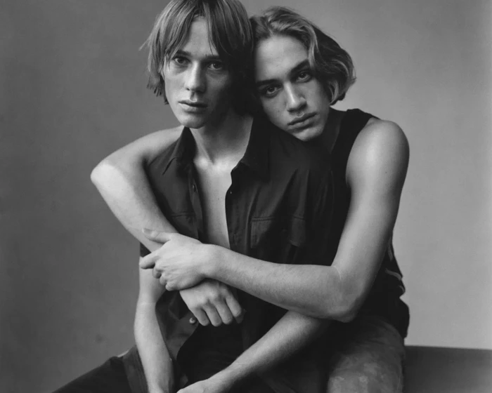 Obrázek z jednoho z nejranějších lookbooků Versace Istante, který v roce 1997 nafotil Steven Meisel