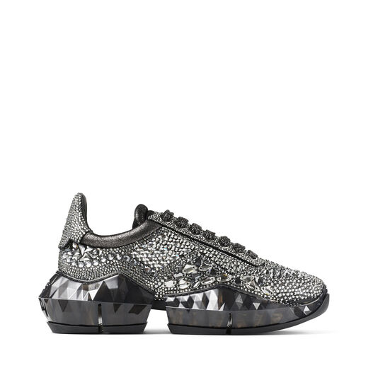 Tenisky zdobené krystaly, Jimmy Choo, prodává Jimmy Choo, 3 295 £ Autor: Archiv značky