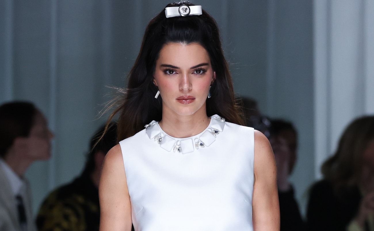 Kendall Jenner na přehlídce Versace jaro - léto 2024