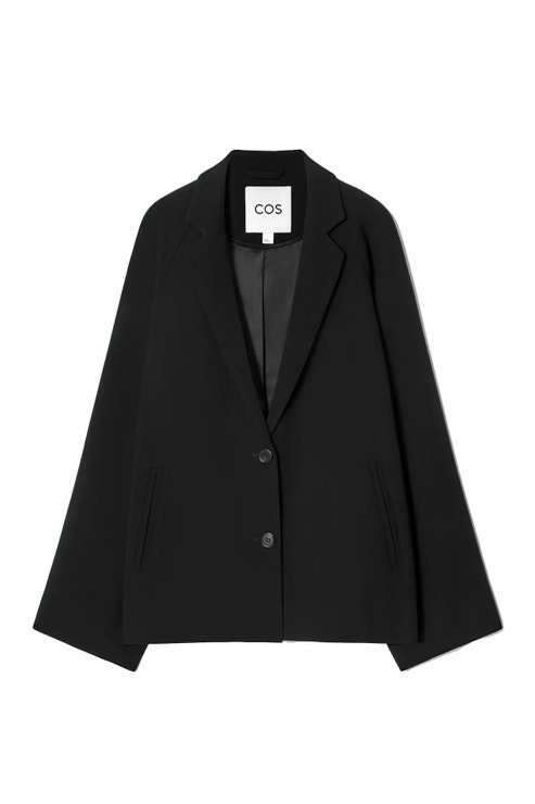 Černý oversized blejzr, COS, 150 €
