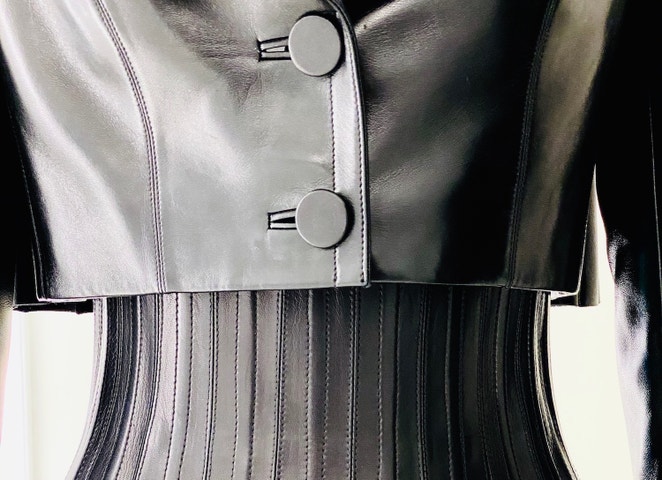 Alaïa a Balenciaga: Dva sochaři stylu na jedné velkolepé výstavě